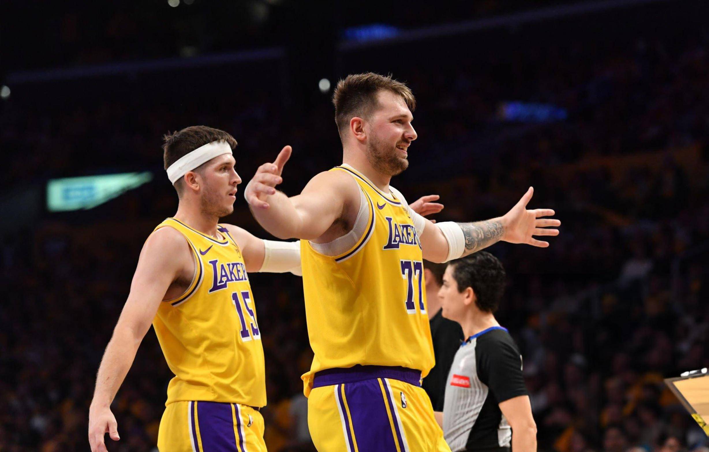 洛杉矶湖人训练开放日,窗口期回应争议引欢呼,NBA常规赛在即,球探报告显示潜力的简单介绍 洛杉矶湖人训练开放日,窗口期回应争议引欢呼,NBA常规赛在即,球探报告显示潜力的简单介绍