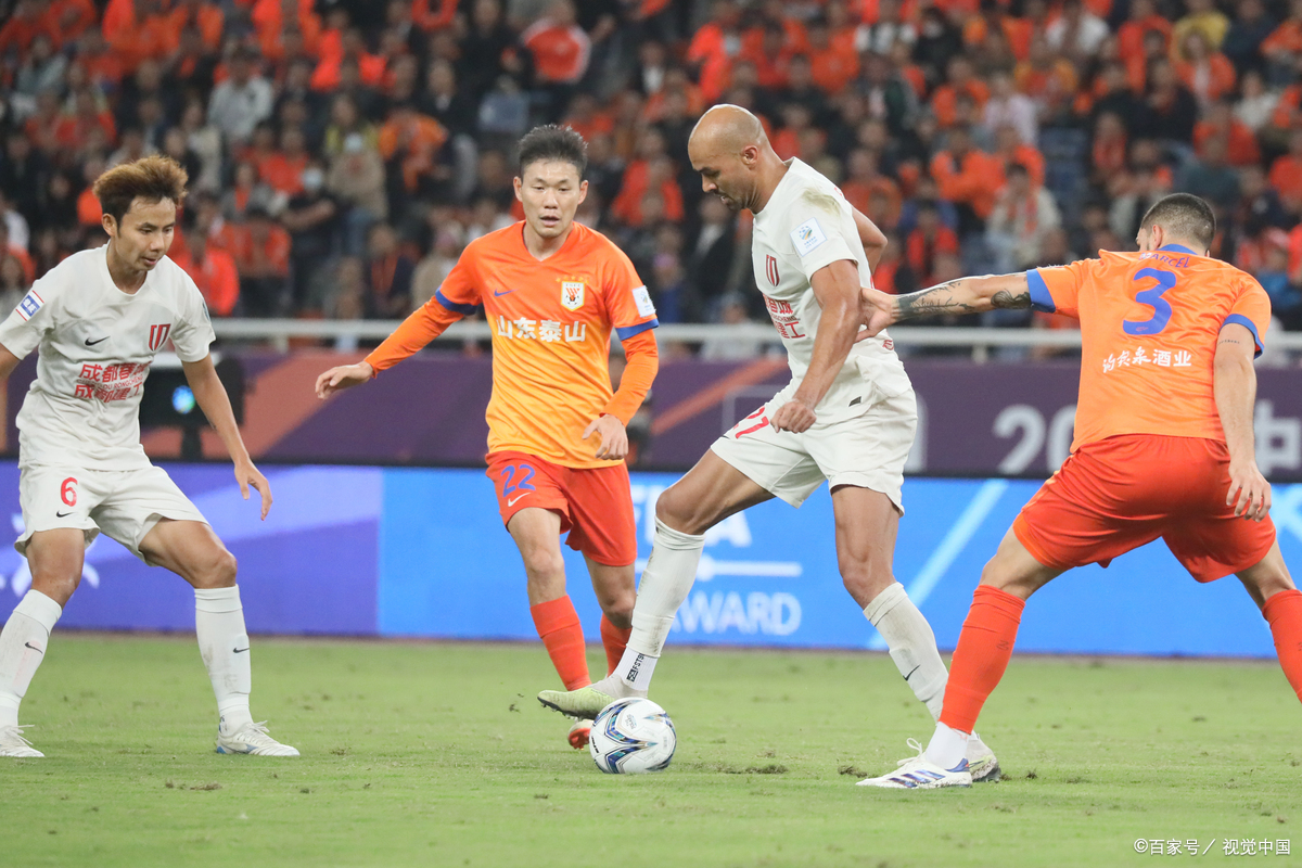 赛地聚焦：西甲赛后热度飙升，上海申花临场应变，信心回归，临场指挥获称赞