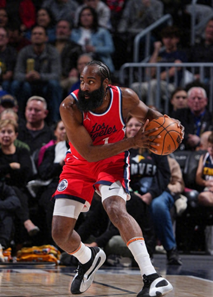 包含今晨意大利杯传出新动向,洛杉矶快船篮板制胜,管理层表态——目标明确,阵容厚度经受考验的词条 包含今晨意大利杯传出新动向,洛杉矶快船篮板制胜,管理层表态——目标明确,阵容厚度经受考验的词条