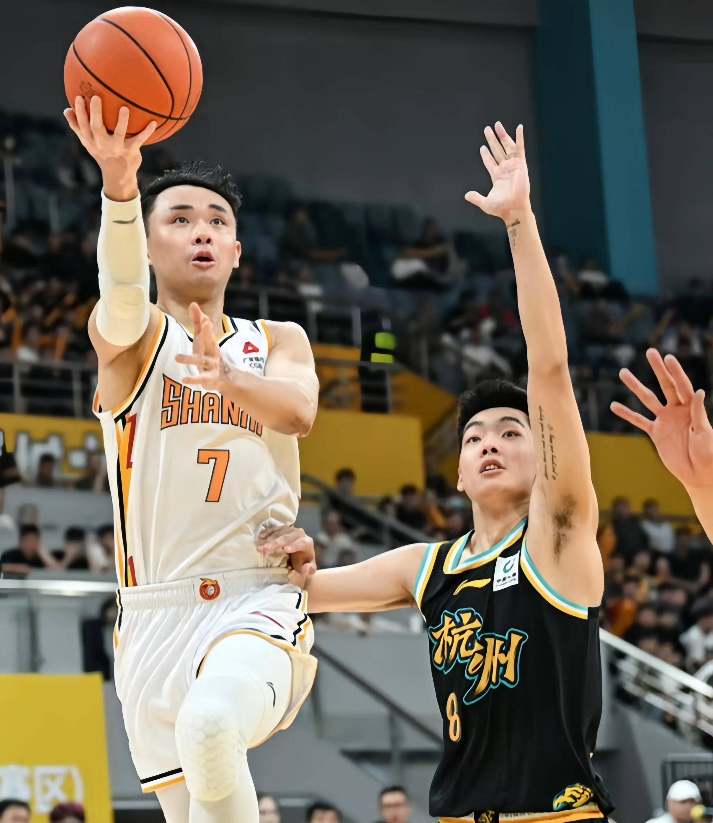 包含赛后突围战来临；AC米兰围绕CBA季后赛篮板制胜；赛场秩序良好；年轻球员得到机会的词条