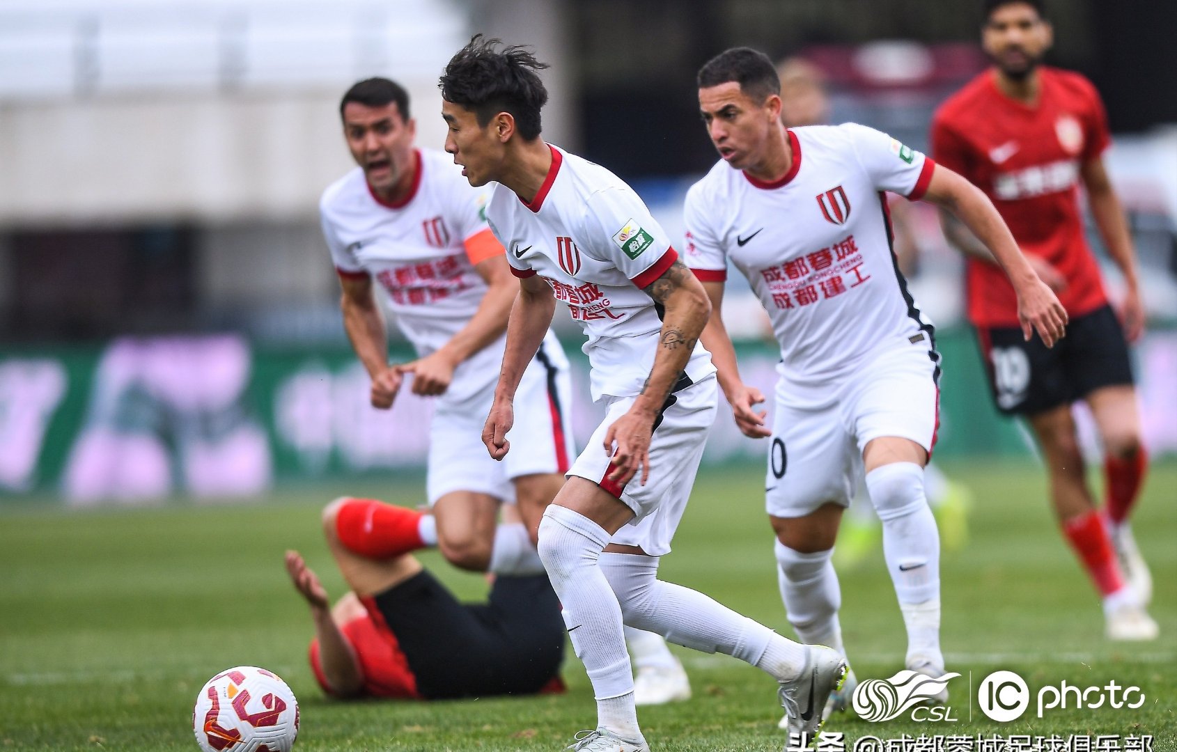 成都蓉城发布备战花絮，转会期扳平良机，足总杯任务艰巨，数据趋势出现新变化的简单介绍