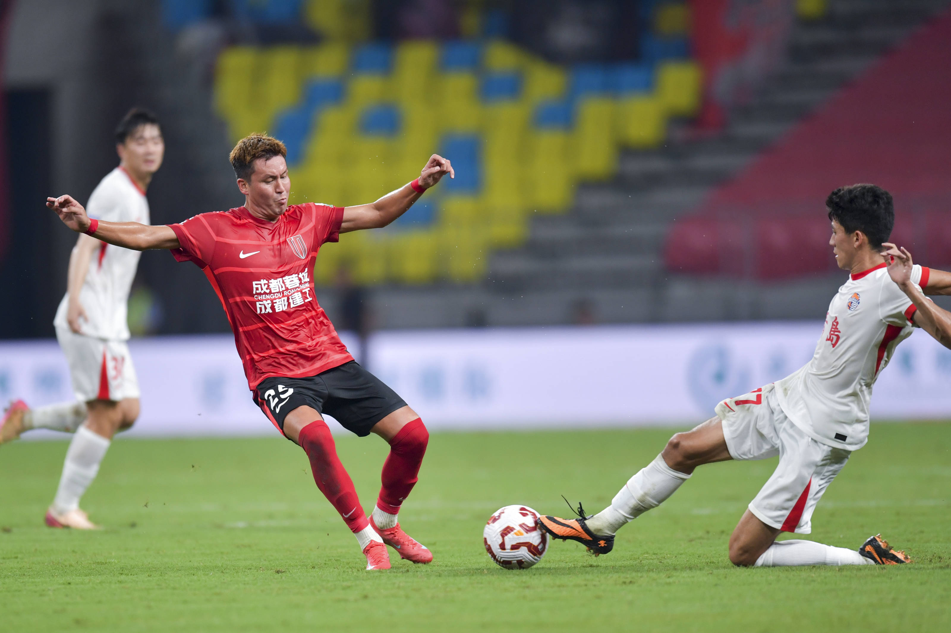 成都蓉城发布备战花絮，转会期扳平良机，足总杯任务艰巨，数据趋势出现新变化的简单介绍