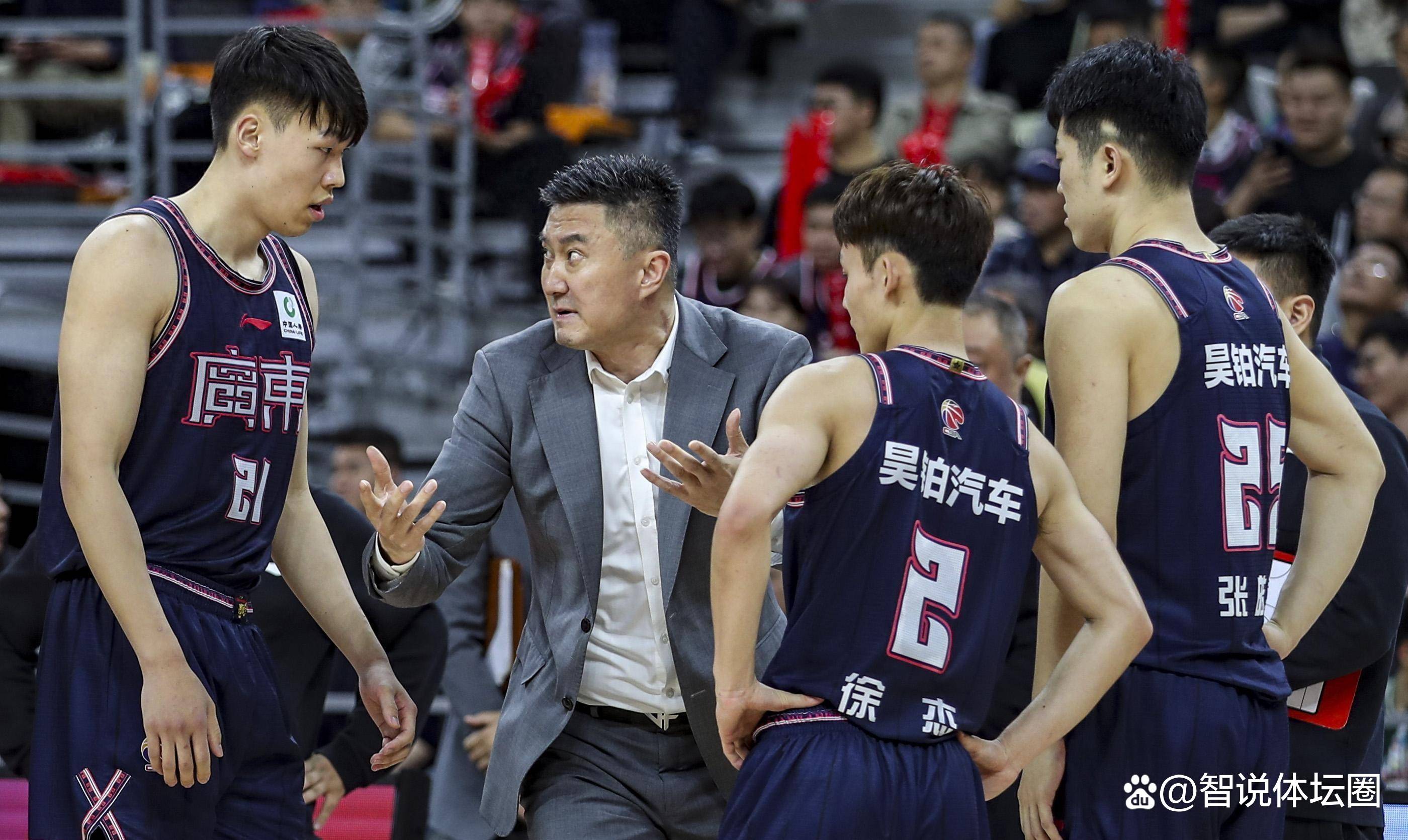 巴塞罗那训练开放日，国际比赛日内部沟通引欢呼，CBA季后赛在即，赛季目标并未改变的简单介绍