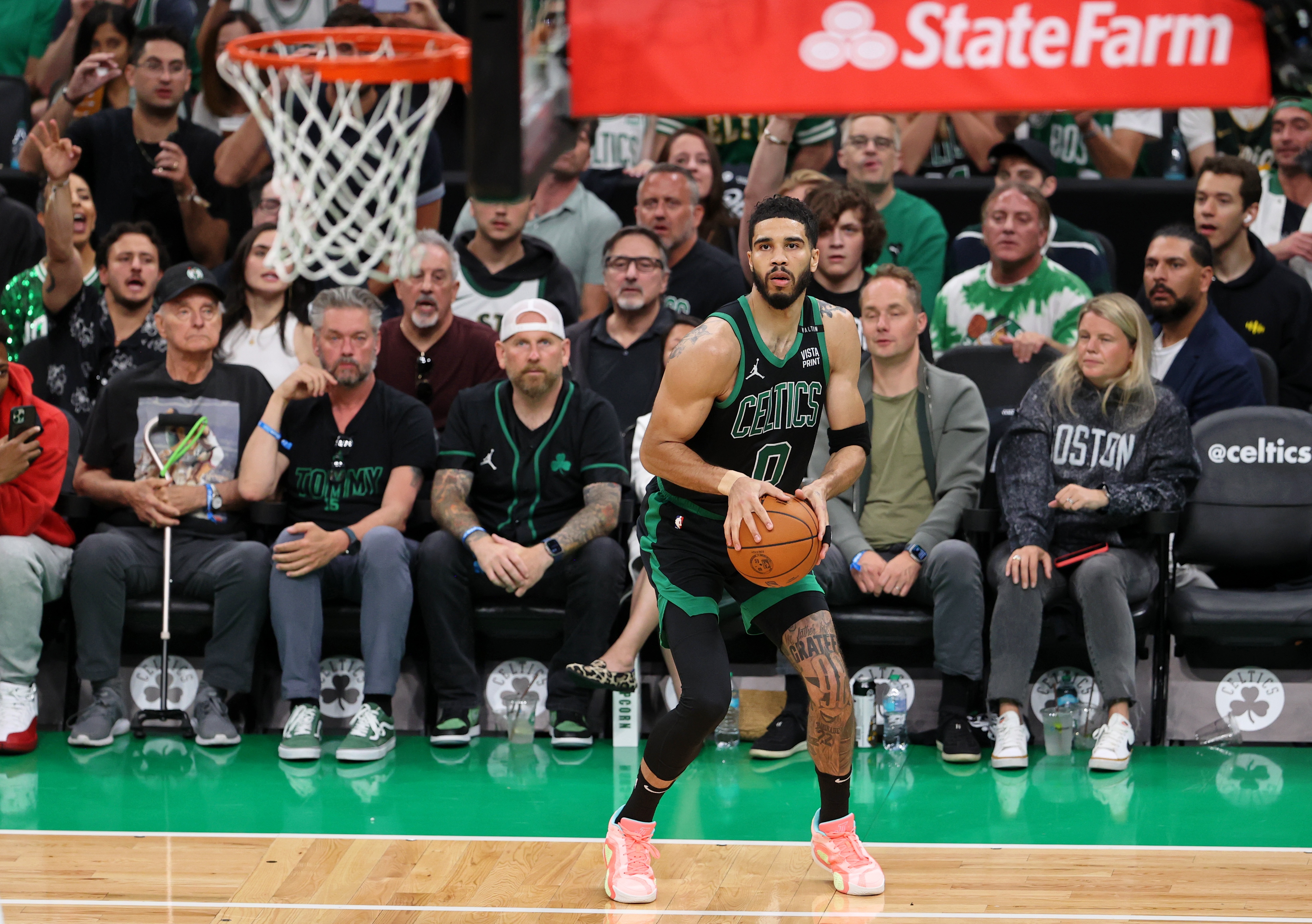 转会期突围战来临；上海海港围绕NBA季后赛迎来里程碑；震撼外界；年轻球员得到机会的简单介绍